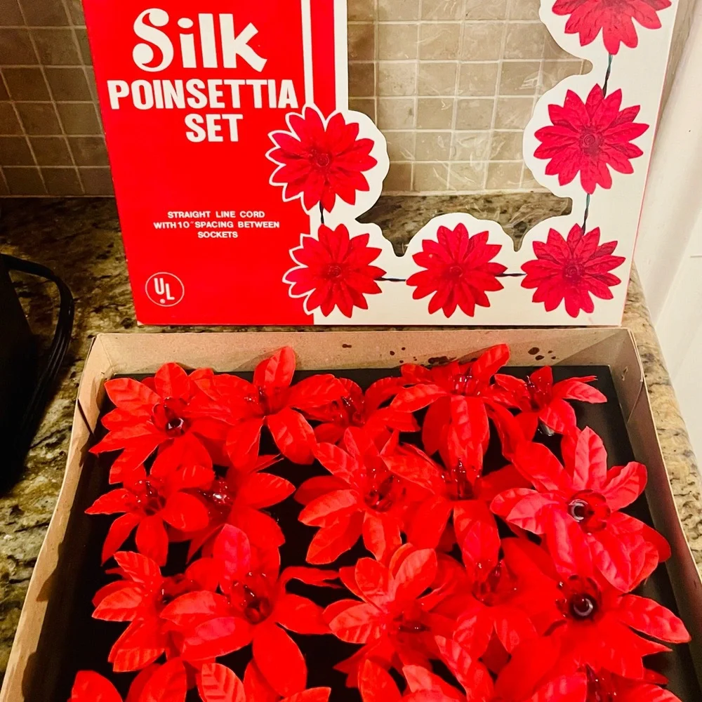 Vintage Christmas poinsettia lights NOMA silk 20 light Set